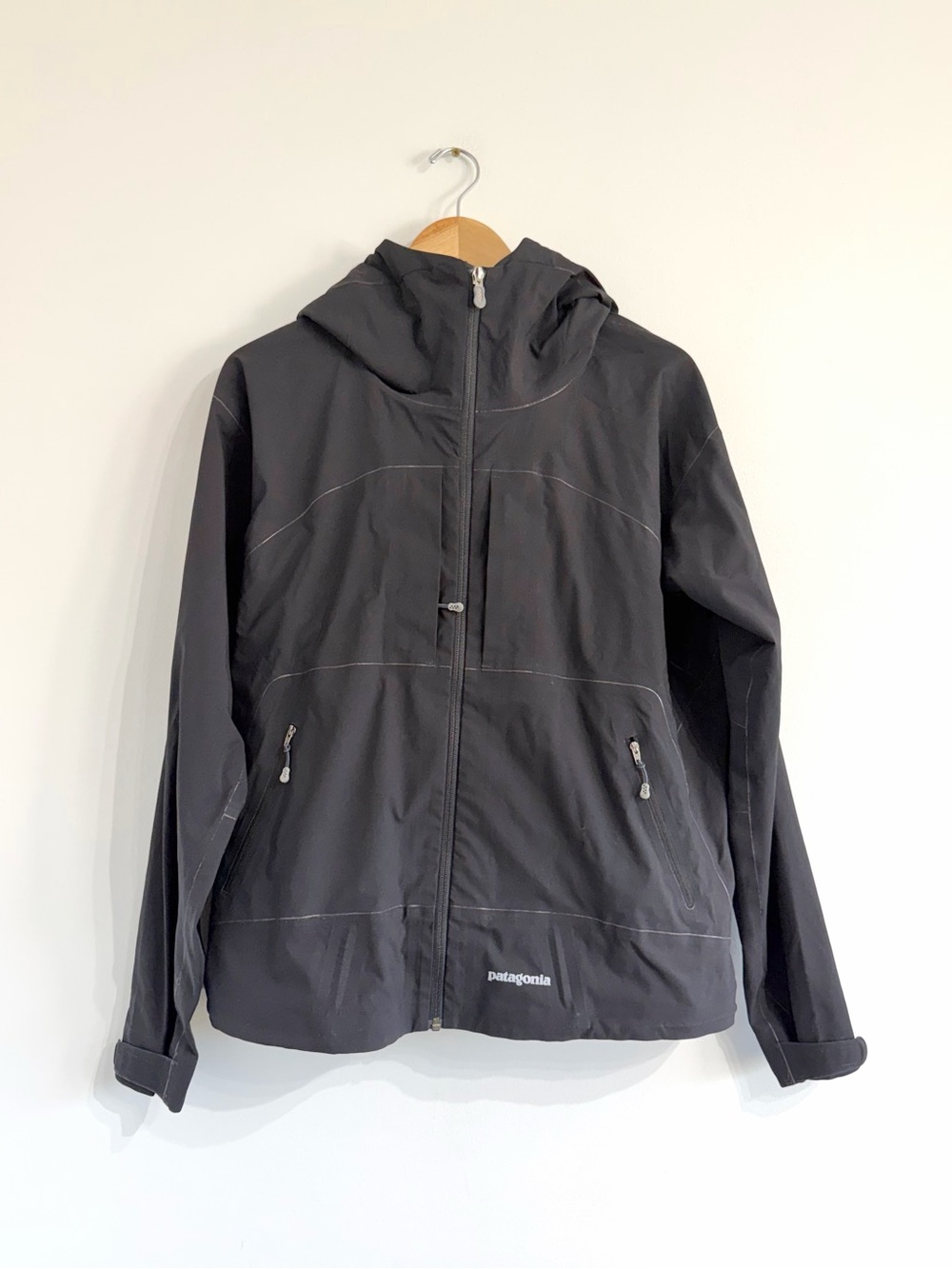 Patagonia Light Smoke Flash Jacket solid black zip closure hood